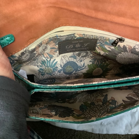 NWOT Green Vegan Crocodile Leather Crossbody/Wristlet Mini Bag by David Jones - Picture 5 of 7